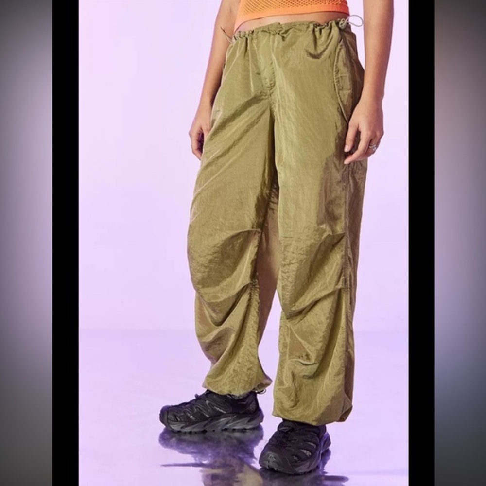 Urban Outfitters iets frans Green Shiny Baggy Tech Pants Green Size XS